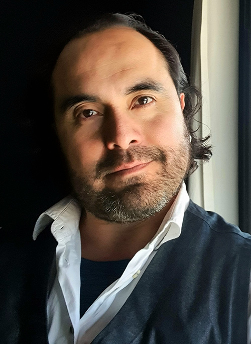 Víctor Campos-Leal, Tenor - <em>Count Almaviva </em>